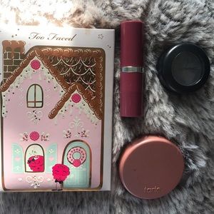 Assorted mini makeup bundle!!